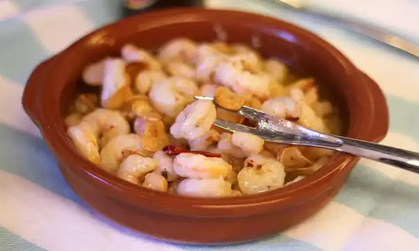 TAPAS & RACIONES